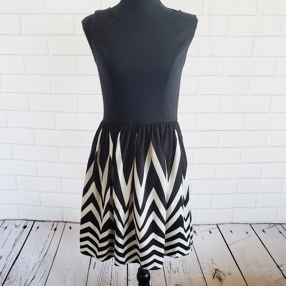 XHILARATION black and white Tea dress size medium